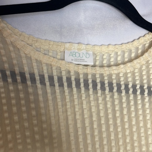 VINTAGE ABOUND TEXTURED CREAM SHEER TOP (SIZE M) - Picture 5 of 7